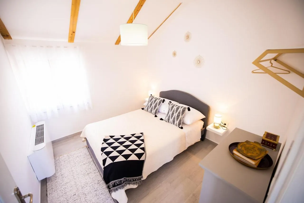 Villa Pietra- Modern Rustic Poolside Oasis Benkovac