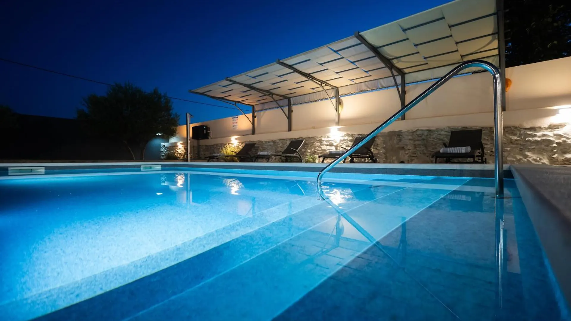Villa Pietra- Modern Rustic Poolside Oasis Benkovac 0*,  Croatie