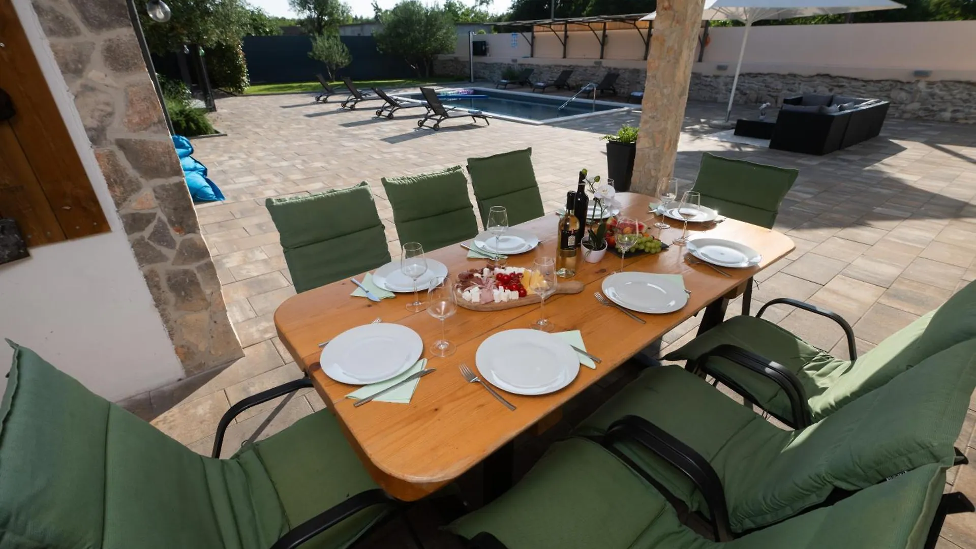 Villa Pietra- Modern Rustic Poolside Oasis Benkovac